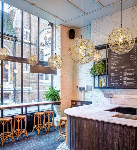 Gouden plafondlamp in roestvrij staal, modern en minimalistisch met polyhedrale structuur voor eetkamer, woonkamer, slaapkamer of bar - 37 cm.