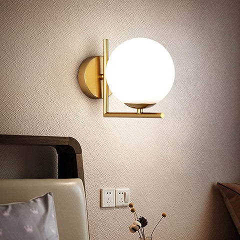 LED-wandlamp, moderne wandbollamp glas witte bolschaduw metalen wandlamp binnenwandspots voor slaapkamer gang keukentrap. (Zonder lamp)