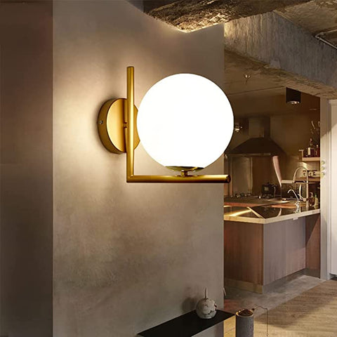 LED-wandlamp, moderne wandbollamp glas witte bolschaduw metalen wandlamp binnenwandspots voor slaapkamer gang keukentrap. (Zonder lamp)