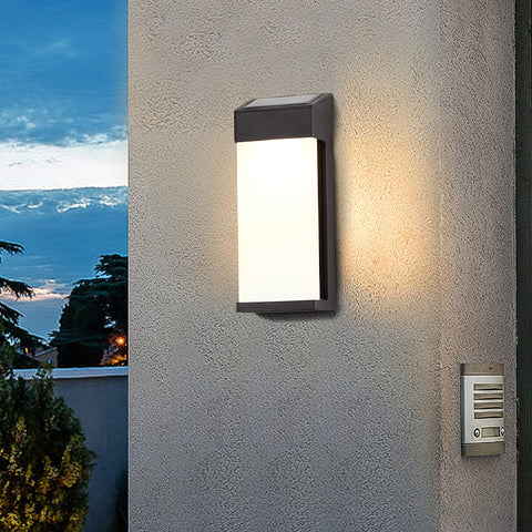 Wandlamp op zonne-energie, wandlamp van metaal, zwarte lamp op zonne-energie met lichtregeling
