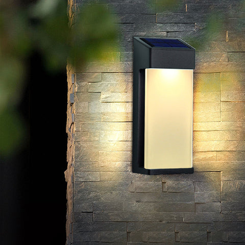 Wandlamp op zonne-energie, wandlamp van metaal, zwarte lamp op zonne-energie met lichtregeling