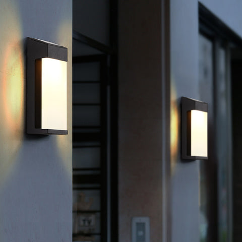 Wandlamp op zonne-energie, wandlamp van metaal, zwarte lamp op zonne-energie met lichtregeling